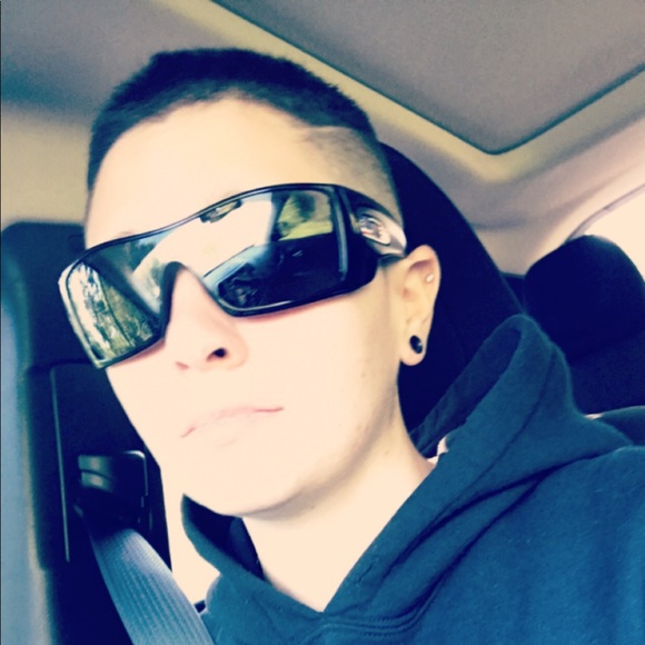 Meet your Posher, Sam - Picture 1 of 1